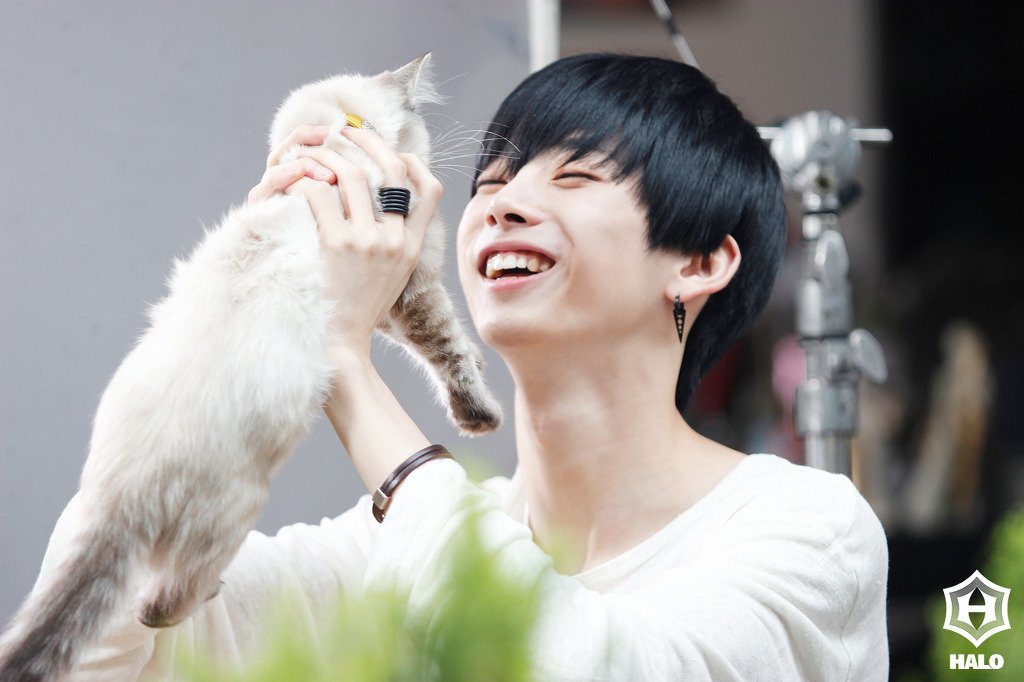 heechoooooo's tweet photo. #HAPPYHALODAY
#HALO5thAnniversary
#HEECHEON #희천 #김희천 #헤일로 #HALO #HALOVEs #헤브
@HelloHALO_ @HALOOfficial_ https://t.co/7Qqr0dQr7V