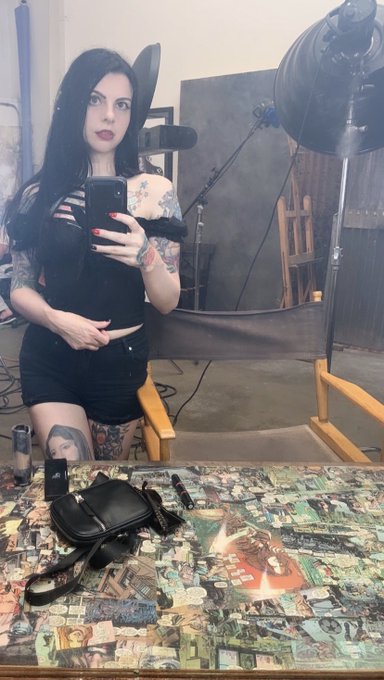 Moments before modeling to the Flash Gordon soundtrack #mingthemerciless 📸 https://t.co/edi9WubBG4<a href="/tag/mingthemerciless"class="tags"><span>#mingthemerciless</span></a>