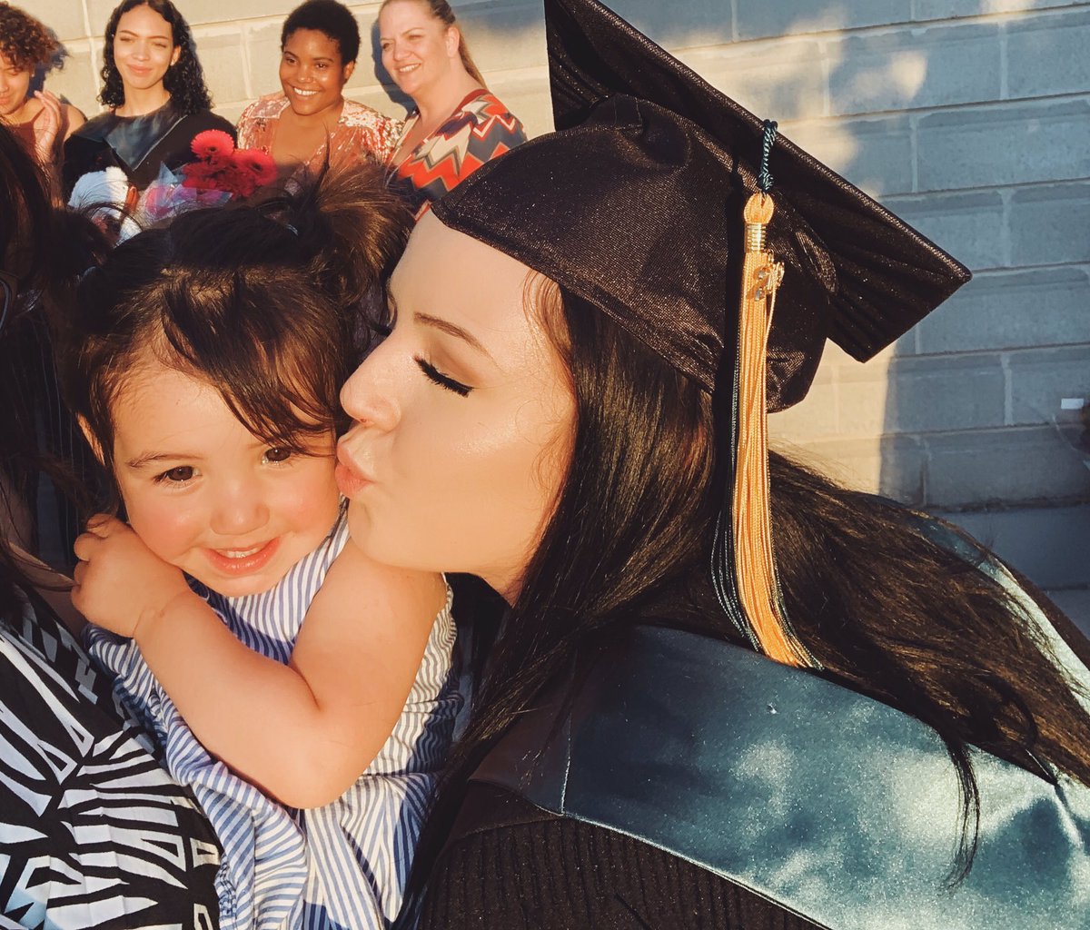 emmakythompson's tweet photo. We did it 🎓✨ https://t.co/Jc45OHPfsb