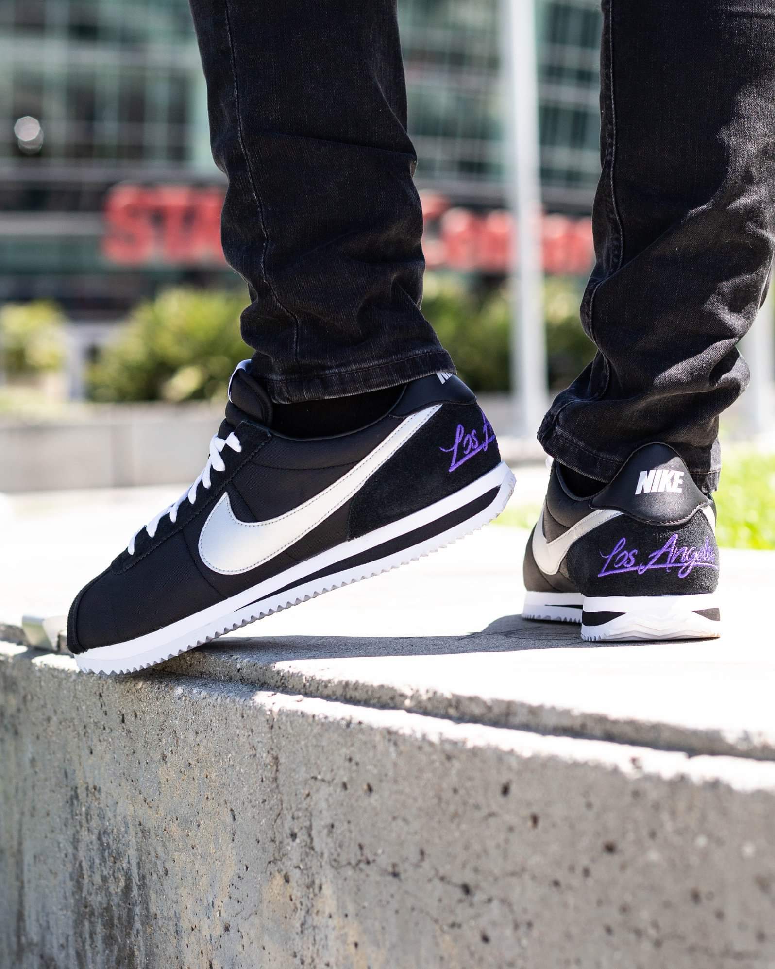 Nike cortez hotsell los angeles black