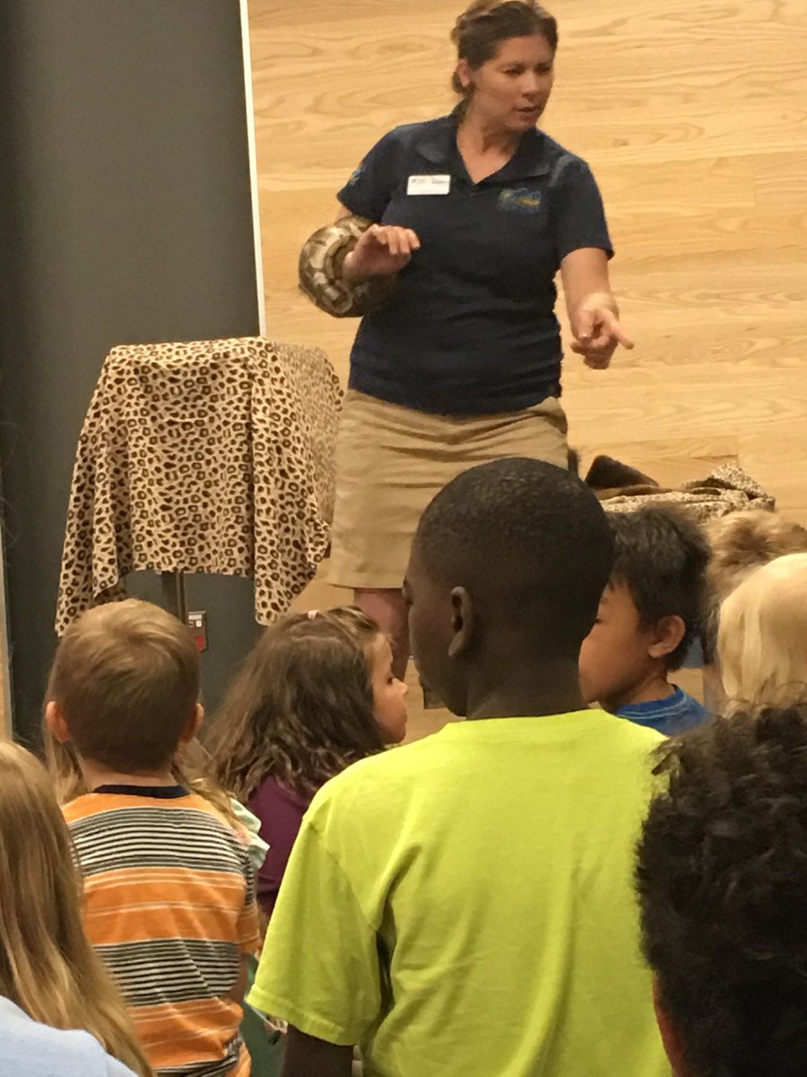 DahlquistAlissa's tweet photo. We had a fun day at the @lawrencelibrary !!! Played, checked out some new books, and learned about animals at the animal exhibit!!! #LFK #Lawrencepubliclibrary #animalsarecool #animalexhibit #bookworms #prairieparkkids https://t.co/5wKjUD3KjM