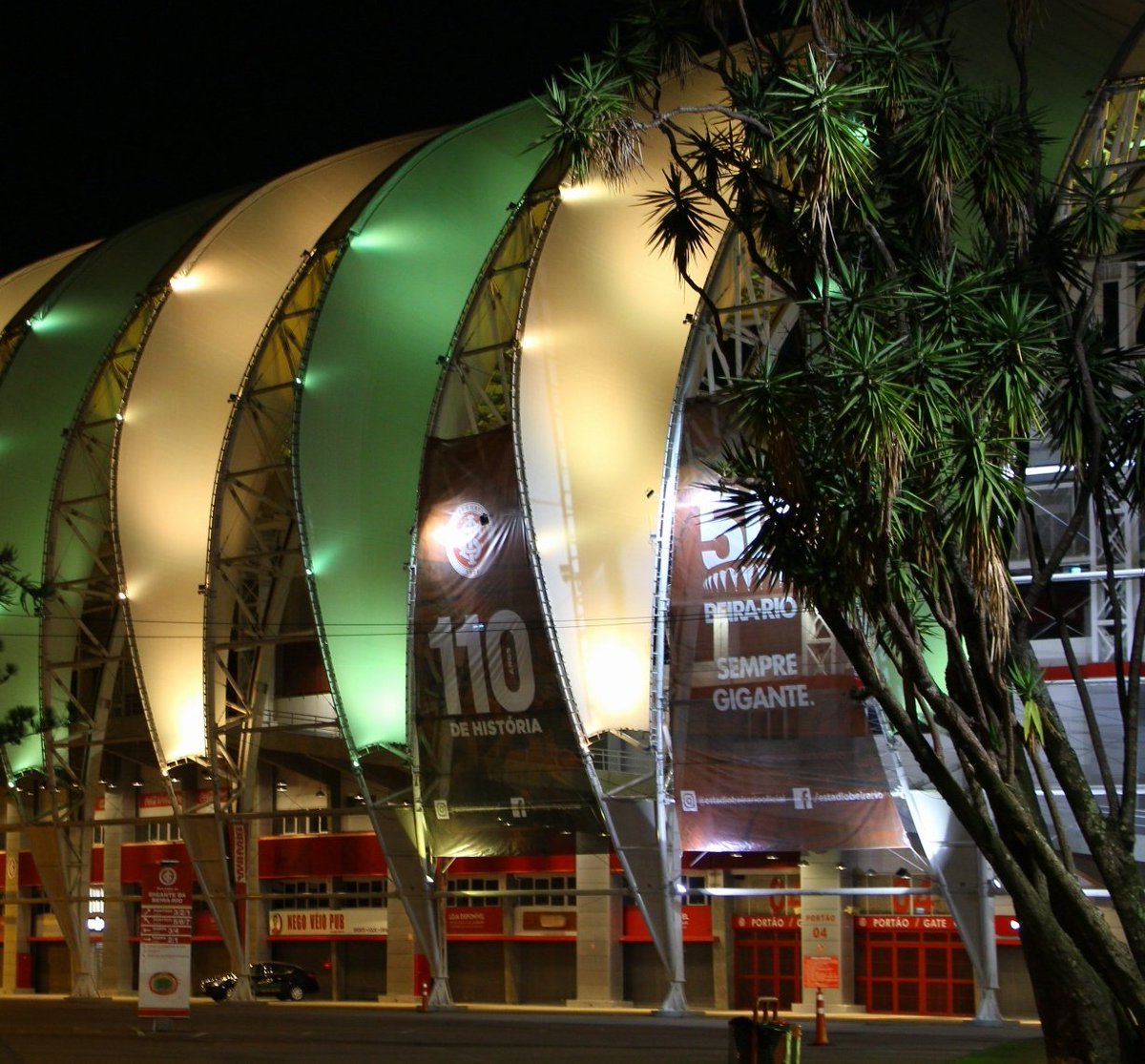 fernao_berthold's tweet photo. Porto Alegre: Estádio Beira-Rio em verde e amarelo. 🌡️14°C https://t.co/rs9UxS4iaP