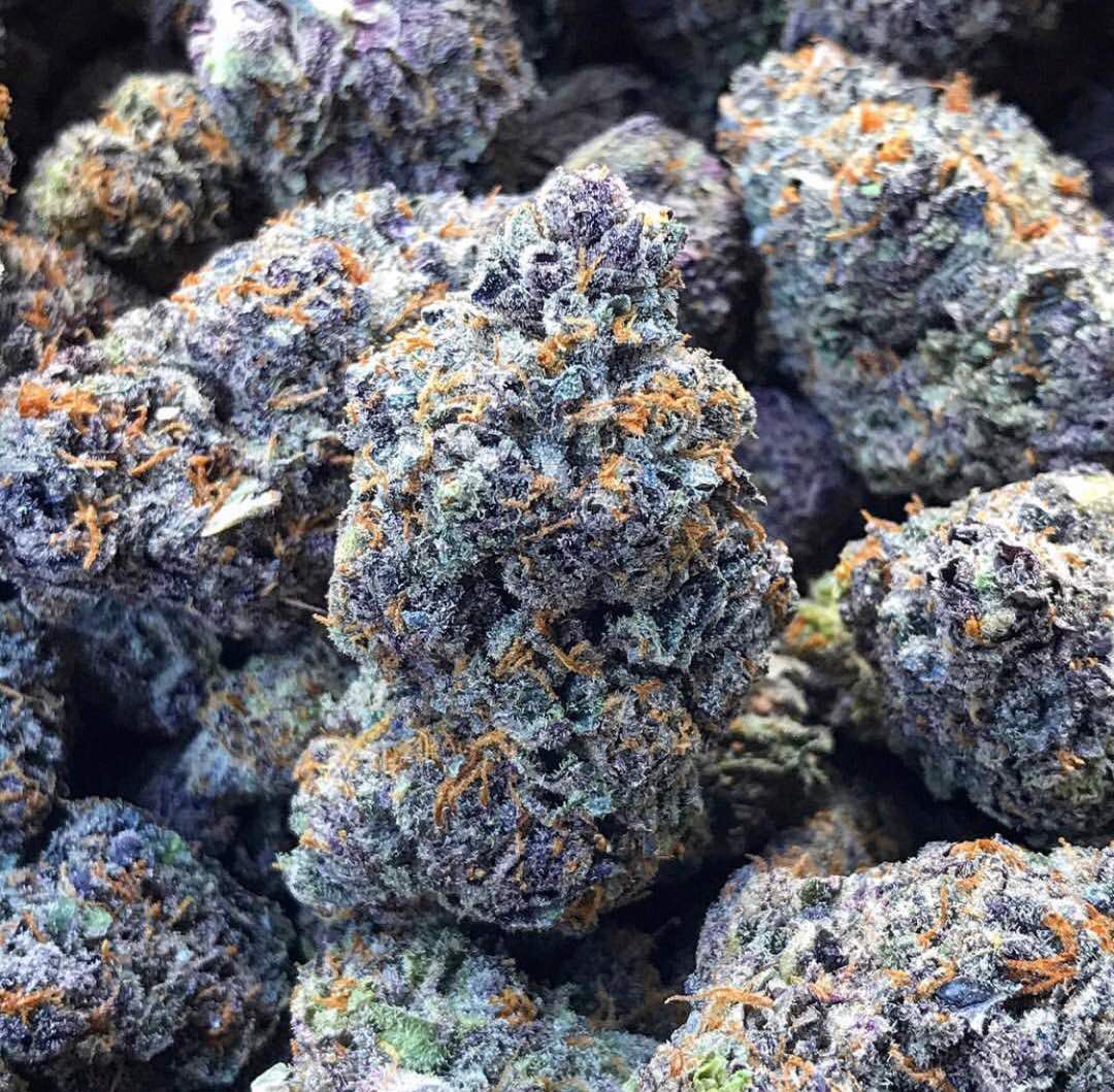 Jaemin- Alaskan ThunderfuckA sativa strain that tastes fruity and sweet. It provides lots of focus and energy and makes you feel like you’re floating. It’s motivating and social and will definitely leave you feeling happier than you were before, just like jaemin