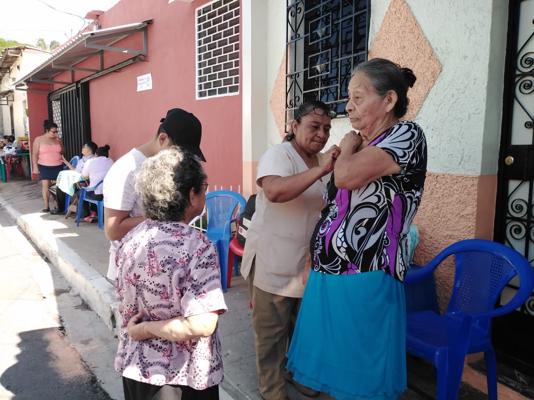 SSCentroFMLN's tweet photo. Este día se realizó jornada de salud en la colonia 10 de mayo donde personal de nuestra clínica municipal desarrolló jornada de desparasitacion con apoyo de la unidad de salud Mejicanos e #Isss Palmira y #Fudem
Odontología para niños, citologia, vacunacion y más servicios https://t.co/yScWDOBqmv