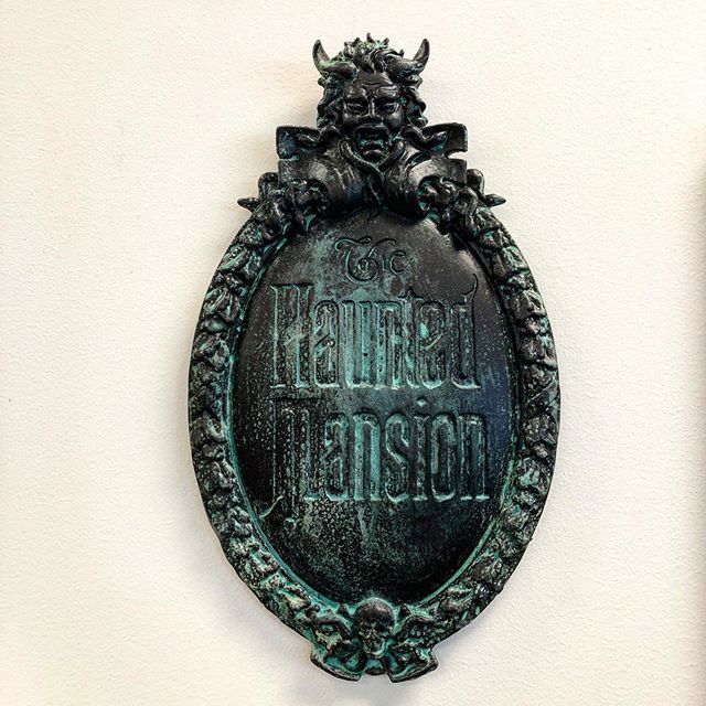 FavoriteGrampy's tweet photo. Who loves the Haunted Mansion? ๐ป Just got this replica of the plaque at the entrance of the Haunted Mansion. Iโm going to play Ghost Host with the grandkids tomorrow night and see if I can scare them. Fun times. ๐ป
๐ป
๐ป
#favoritegrampy #hauntedmansion #magickingdom #ghosthโฆ https://t.co/uye8xUUXlj
