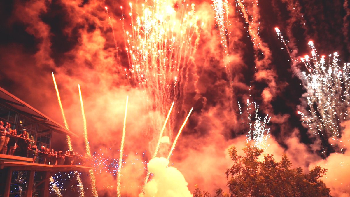 Too much pyro? 🤔
... Nah!!! 🙌💥💥
#bigdogpyro #fireworks #pyro #austinfireworks #eventprofs #lakewayresort #texasfireworks