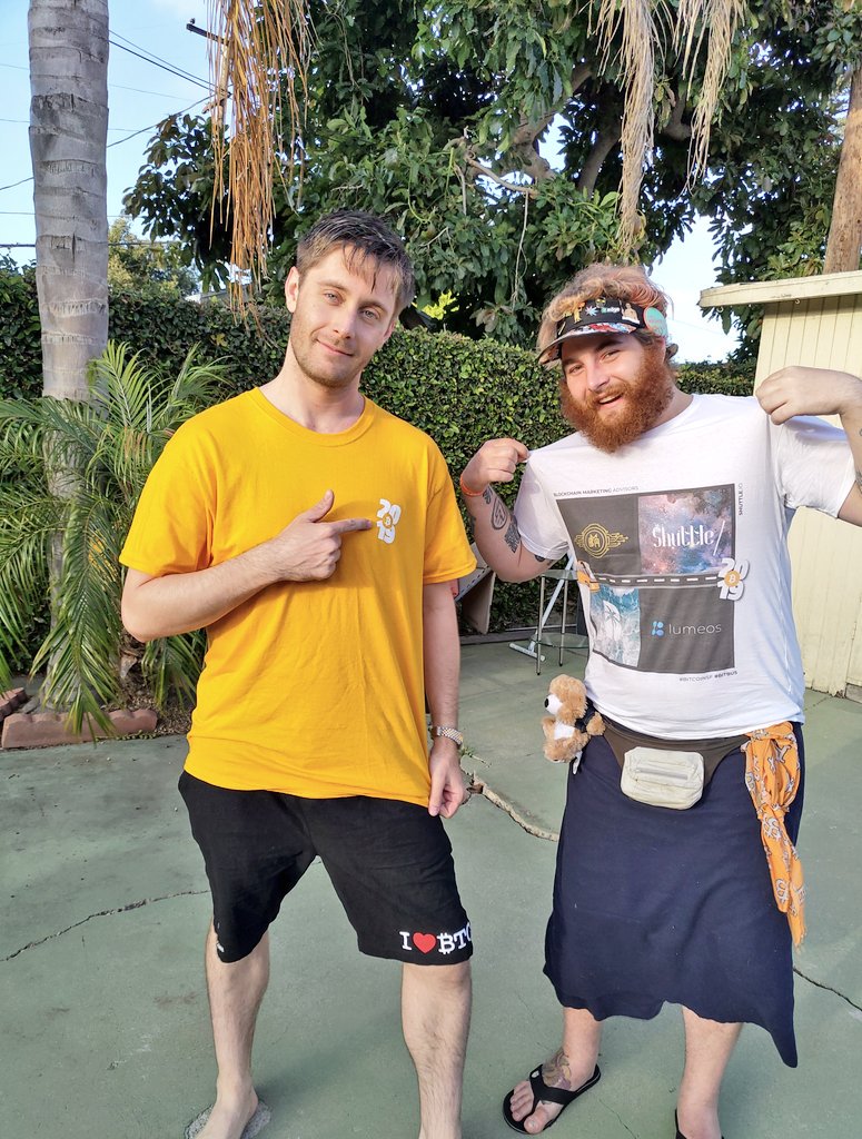 ₿rokenn tweet media