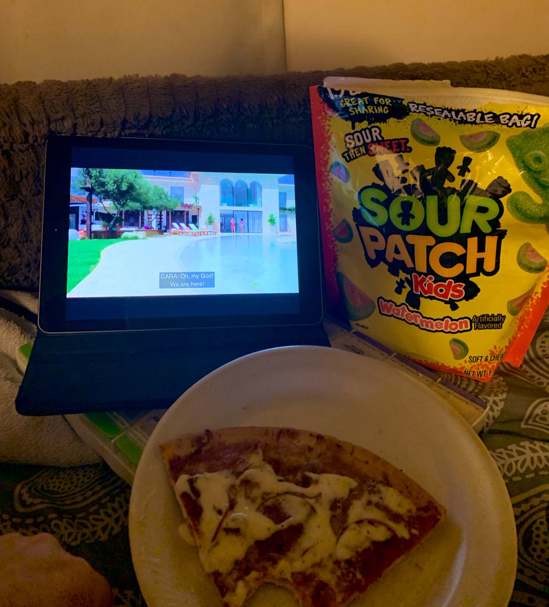 momo8881's tweet photo. Just livin my best life. ๐๐ป#loveislandseason2 #sourpatchwatermelon #ranchpizza https://t.co/4P13ijNBlk