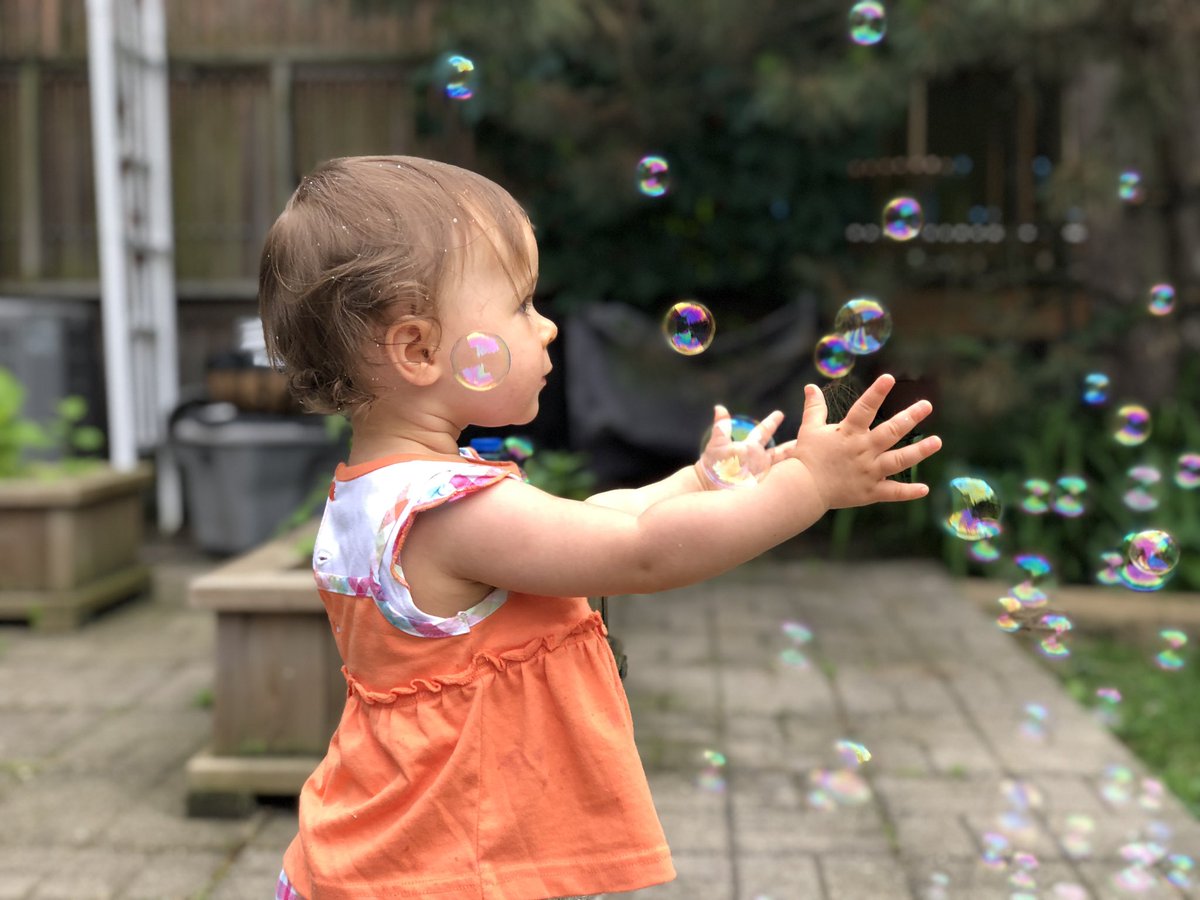 QuadStack's tweet photo. I hope to forever look at life the way my daughter looks at bubbles ❤️ #NeverStopImagining #BubbleMachinesAreAwesome (Photo credit: @KyloAsh) https://t.co/NUmjdxe7i7