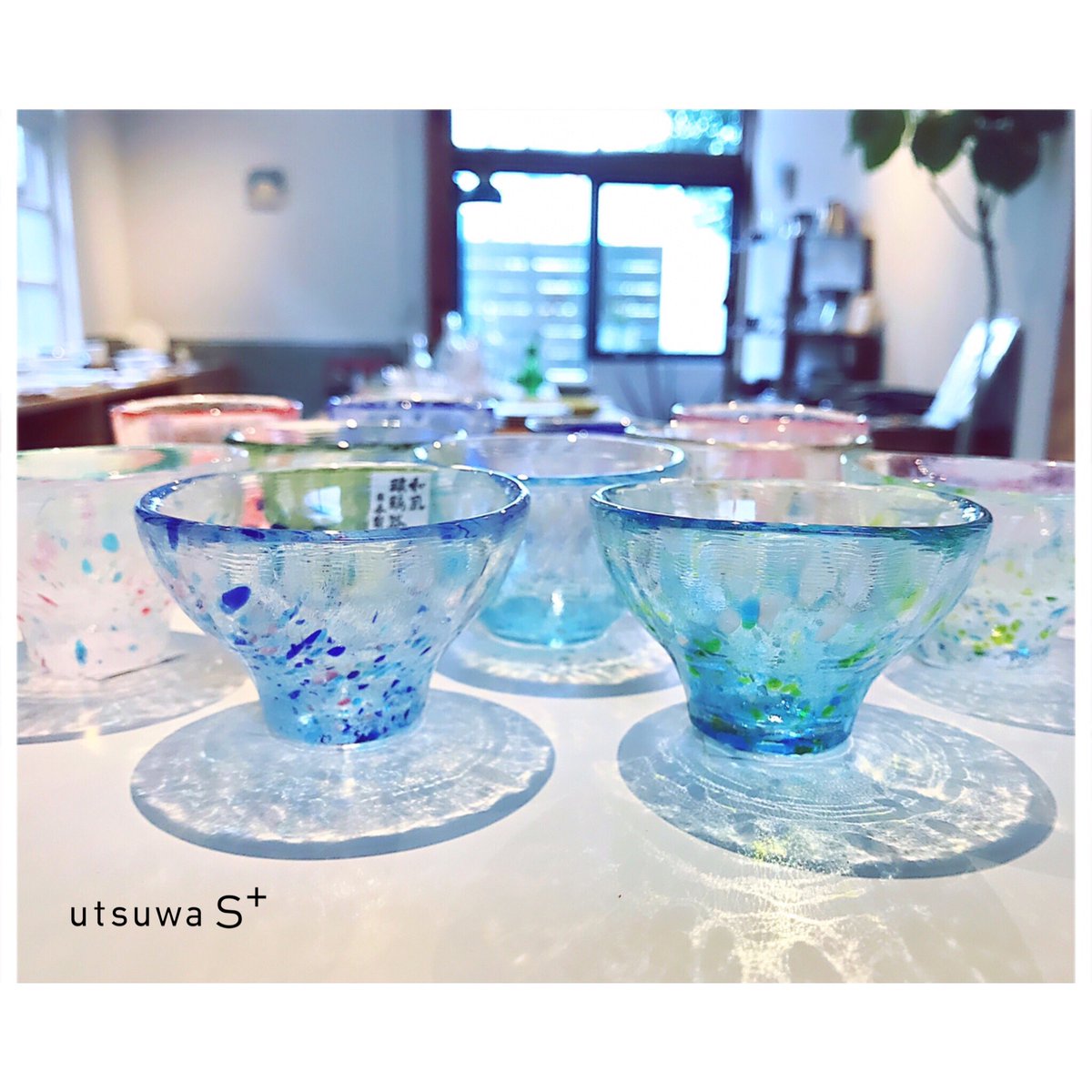 utsuwa_splus's tweet photo. 2019.6.28
#ガラス の #ぐい呑 が入荷しました✨
イロトリドリで見ているだけで涼しげです。
これから迎える暑い季節に、涼を呼びこむ酒杯です。
.
ぐい呑
1つ¥1,000〜¥1,100＋TAX
.
https://t.co/Wu8Ru9UFgt
.
.
#うつわエスプラス #utsuwasplus
#コレンス
#冷酒 #日本酒 #盃 #ハンドメイド
#高知 https://t.co/5PTubDX0CC