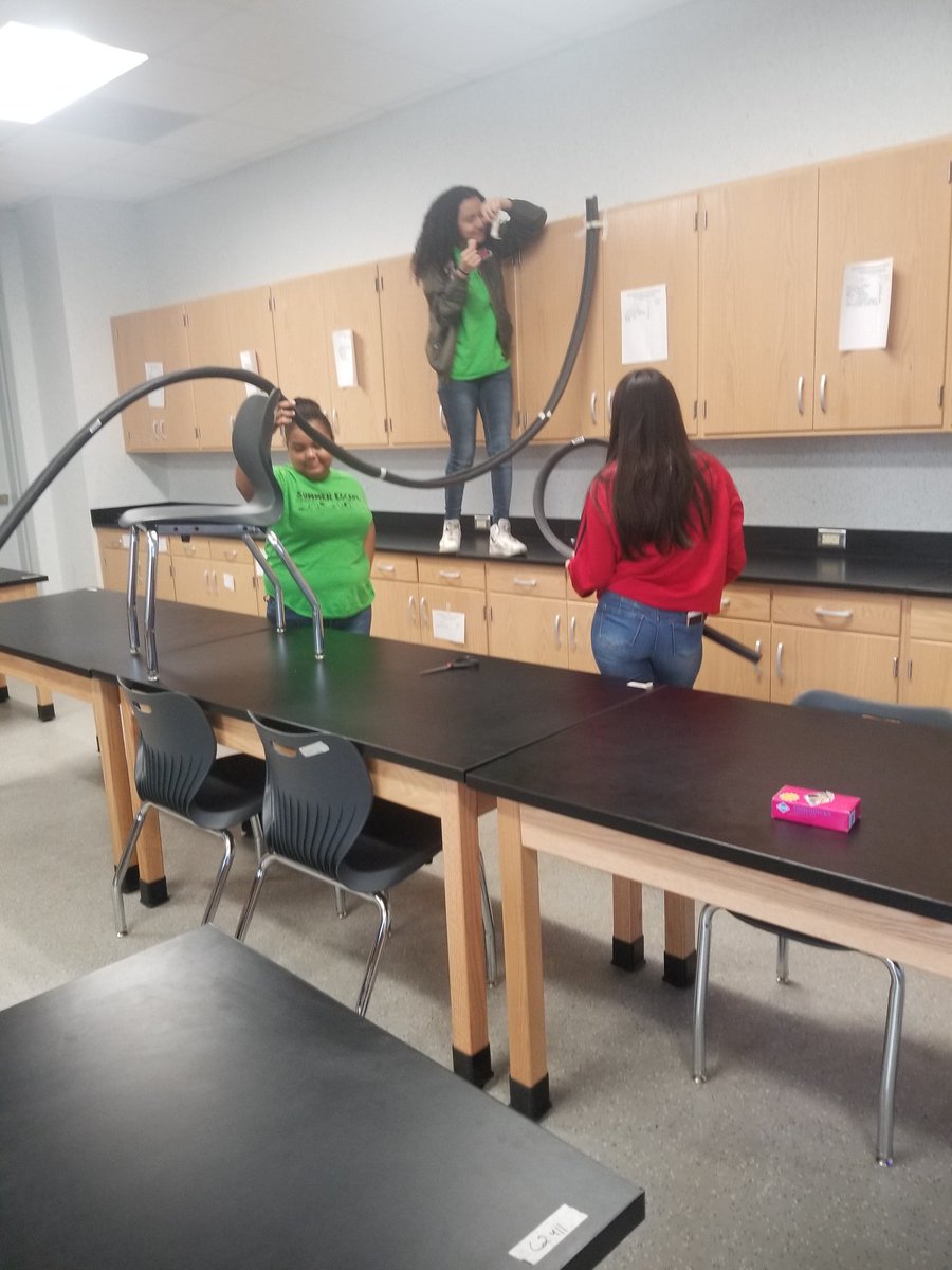 TiffanyGS85's tweet image. Expedition: Astroworld 😎😎 
1.5pcs of pipe insulation + masking tape + toothpicks + FREEDOM = Endless possibilities and tenacity of Champions @MeadCamp @MeadJaguars @Hambrick_Hawks #AISDSummerCamp #MSSummerEscape