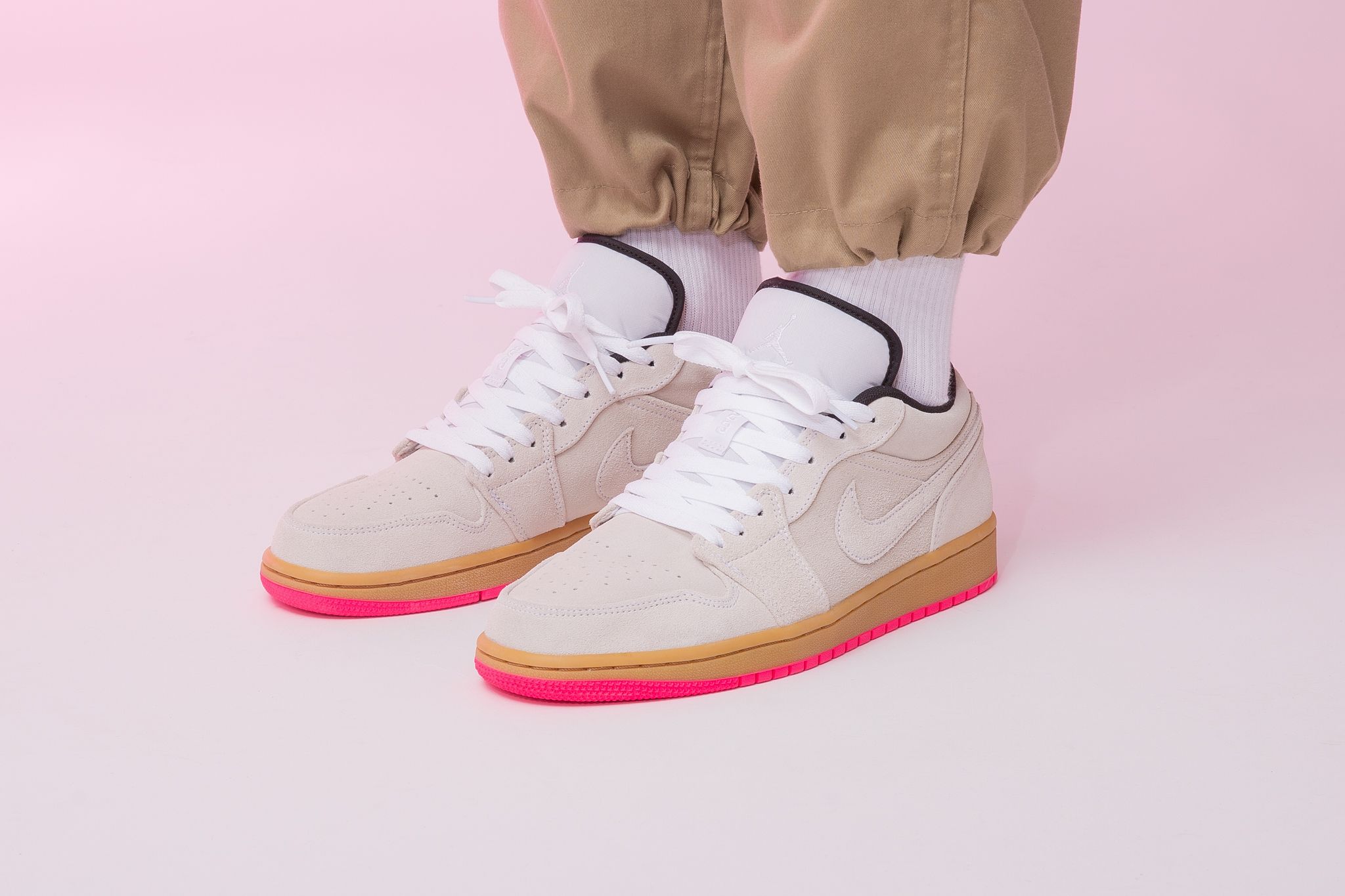 jordan 1 low white gum hyper pink