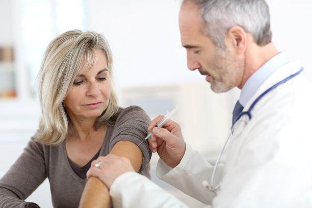 nicd_sa's tweet photo. MYTH: The flu is just a bad cold.
FACT: Influenza may cause bad cold symptoms, like sore throat, runny nose, sneezing, hoarseness, and cough. Influenza can lead to serious illness in seniors over 65 years and in other high risk groups. #FluMyth https://t.co/hGRWfm9ewF