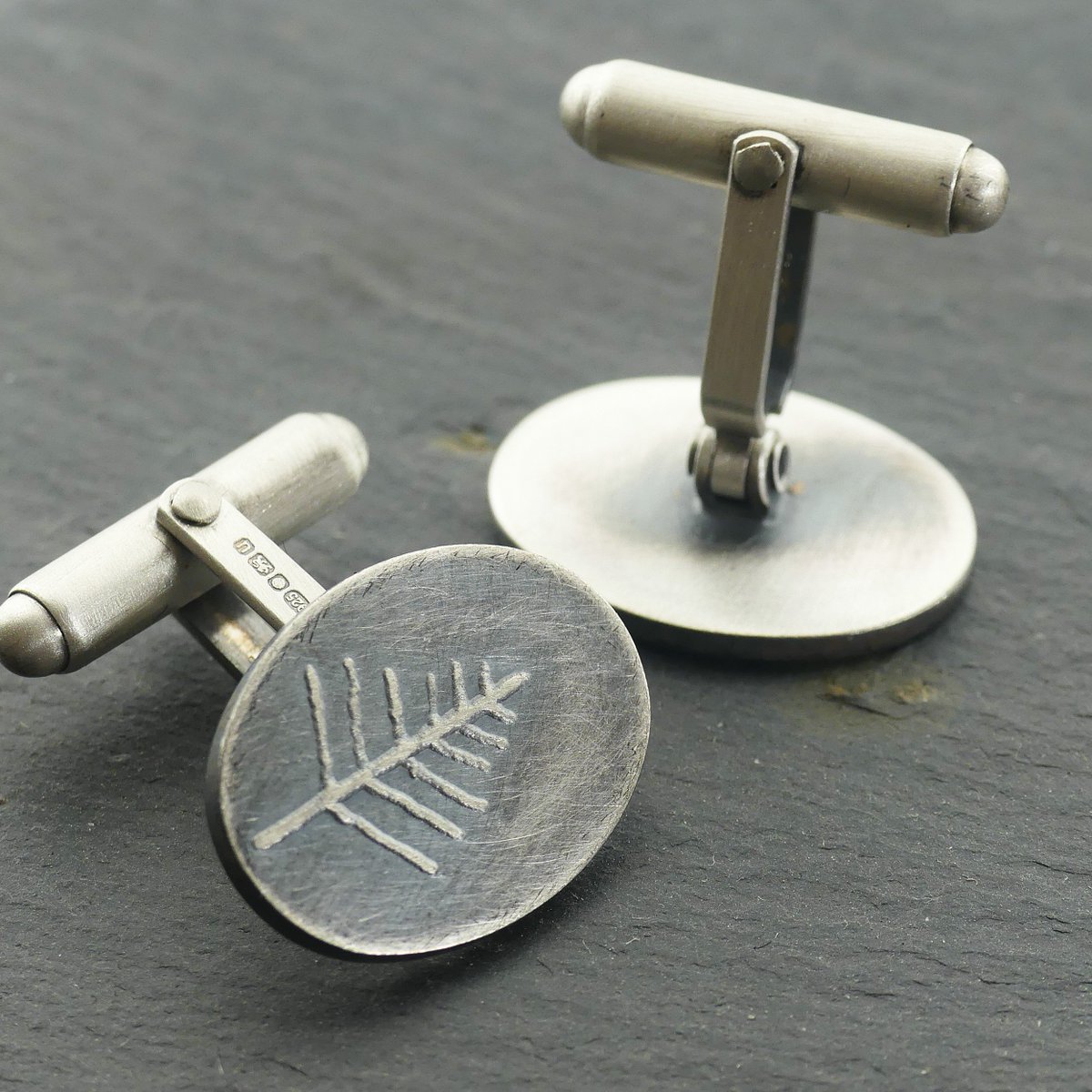 englishcuff's tweet photo. Handmade in our workshops. Solid silver. Hallmarked. Oxidised and frosted #cufflinks #silvercufflinks #englishcufflinks #designercufflinks https://t.co/GEQGLYHbGv