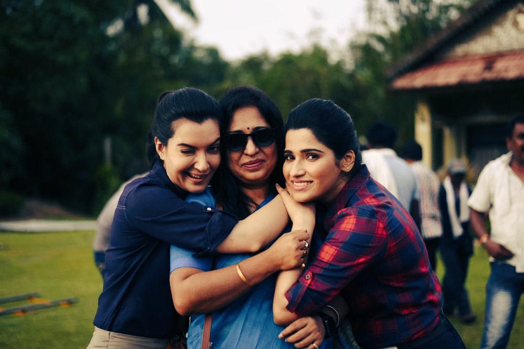 ArpitaCP's tweet photo. All work and no fun? Not happening... 😉 @RaajhorsheeDe
#RifleBTS #InbetweenShoot #FilmShoot #MomentsCaptured #FilmyFriday
@pujarinee @MitaPal https://t.co/nYCJ15xO16