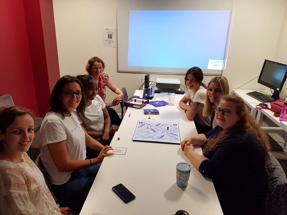 laird154's tweet image. ED staff enjoying the drug round game, #improvingknowledge #nopowerpointrequired #patientsafety thank you @bartsNHSlibrary