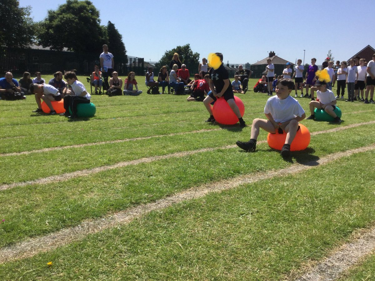 MrsRichMB's tweet photo. Y4 smashing Sports Day yesterday! What a week it’s been! 🏃‍♂️ 🏃‍♀️ @MertonBankP  @MissHayesMB @MrsBakerMB https://t.co/pHO6jxs0S5