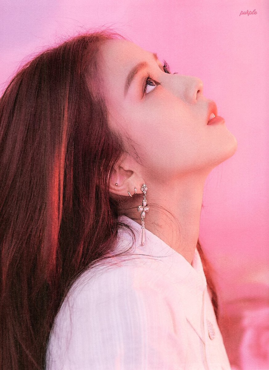 acturistic's tweet photo. yes ma’am you have the most perfect side profile ever https://t.co/IflqU60WVW