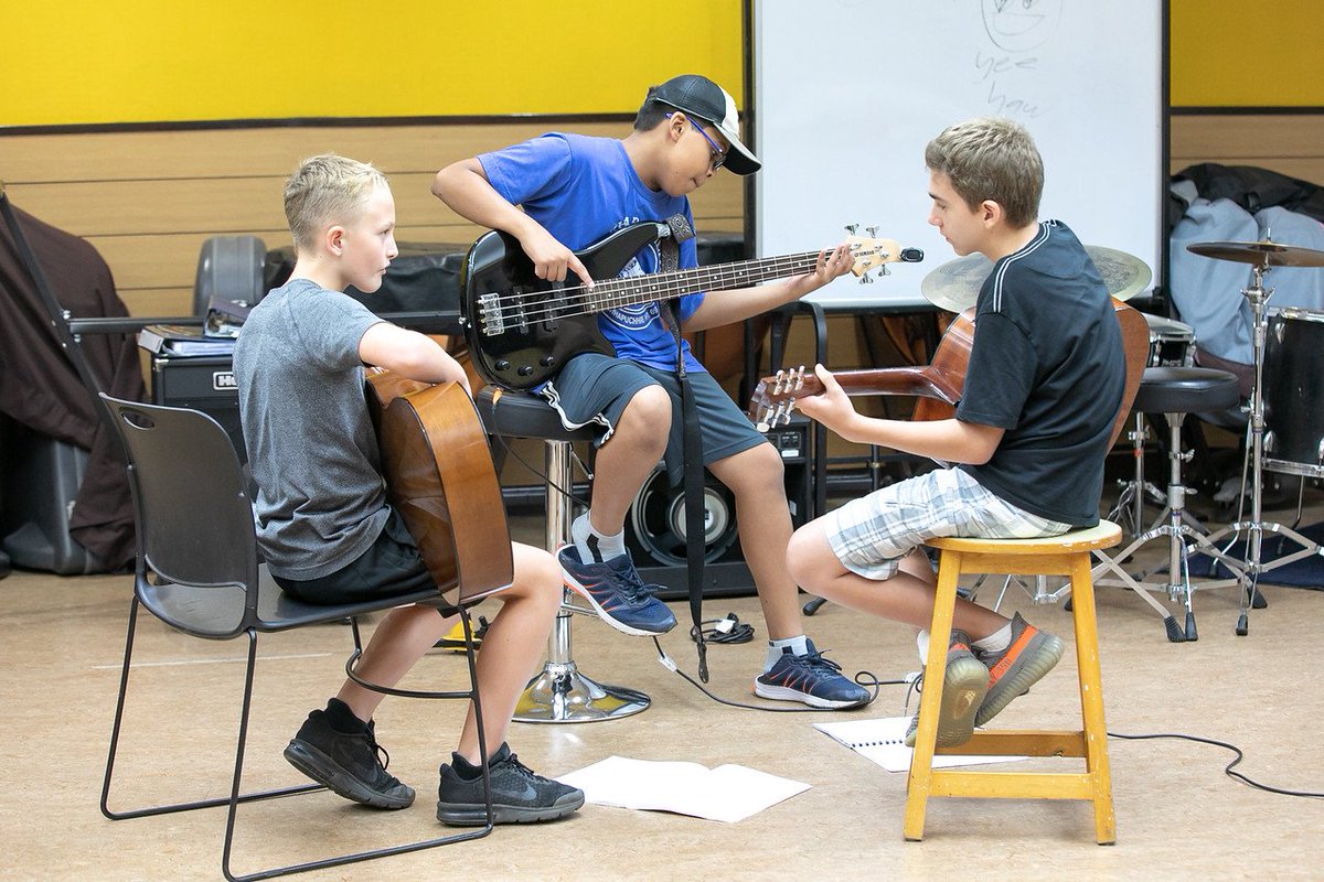 AISChennai's tweet photo. The Middle School #guitarensemble preps for performance by analyzing musical notations, time signatures, key centers & pitches. Once the ensemble can play in time, with a metronome, they brainstorm ways to improvise a guitar solo through the piece.
#AISCInTheClassroom #AISCMusic https://t.co/fUCK0wOWBq