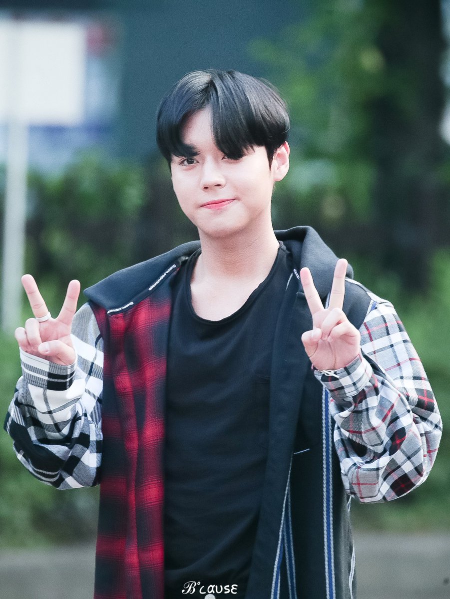 bcuzsyou's tweet photo. 190628 뮤직뱅크 출근길 #박지훈 https://t.co/G7ZvtrUbAl