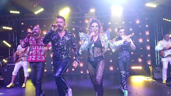 EnPOPados's tweet photo. 📹 VIDEO #EnPOPados 📹 @Fab90s en el @LunarioMx cantan #LivinLaVidaLoca #TusBesos #MedleyDance: https://t.co/EINGcwex4t RT 👏👏👏 @lolore_alexa @roypizarro @Rene_Ortiz @LuigiBalestra 👏👏👏 #BackInTimeTour #Fabulosos90s (Fotos Bloque 1) https://t.co/qkXSwjApMe