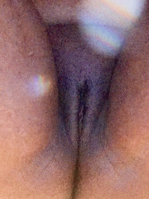 Freshly shaved and felt cute. Good night, y&rsquo;all! 😜 #nudes https://t.co/D3gkN65U1i<a href="/tag/nudes"class="tags"><span>#nudes</span></a>