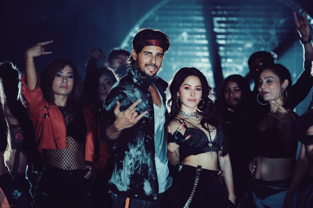 HimeshMankad's tweet photo. A still from a fun party number with @SidMalhotra and @NushratBharucha from #Marjaavaan. Composed by #YoYoHoneySingh. @zmilap directs. 2nd October 2019 release. https://t.co/GAc4y2Sn2c