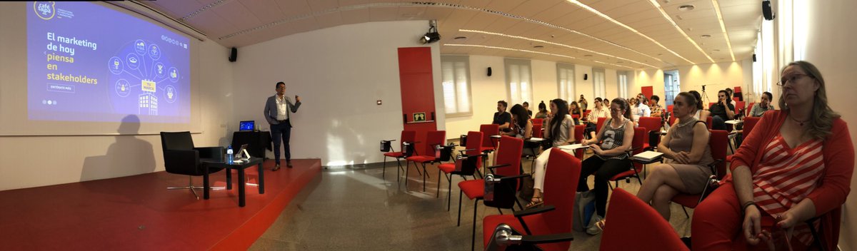 Excelente conferencia de Marketing de la Reputación Personal en <a href="/bsm_upf/">UPF-BSM</a> Barcelona a cargo de mi amigo <a href="/MiltonVV/">Milton Vela Valencia ☕️ Marketing de Reputación🛡</a> de <a href="/CafeTaipa/">Café Taipá ☕️</a> ¡Excelentes consejos que pondré en práctica!