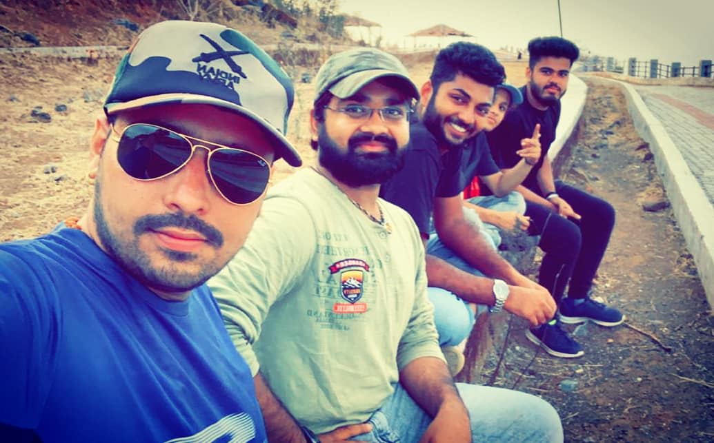 rjVEERindia's tweet photo. Aa badha aapda vala 😍, ek haji rahi gayo che pan a chokri ma rahi gayo.. 🥺
#saputaracamp
#ClimbWithTriColor 🇮🇳 #InvincibleNGO
#hills #trekking #travelphotography #travel #camping #adventure #saputara
#RjVEER ®️ https://t.co/Cb7s25mgSe
