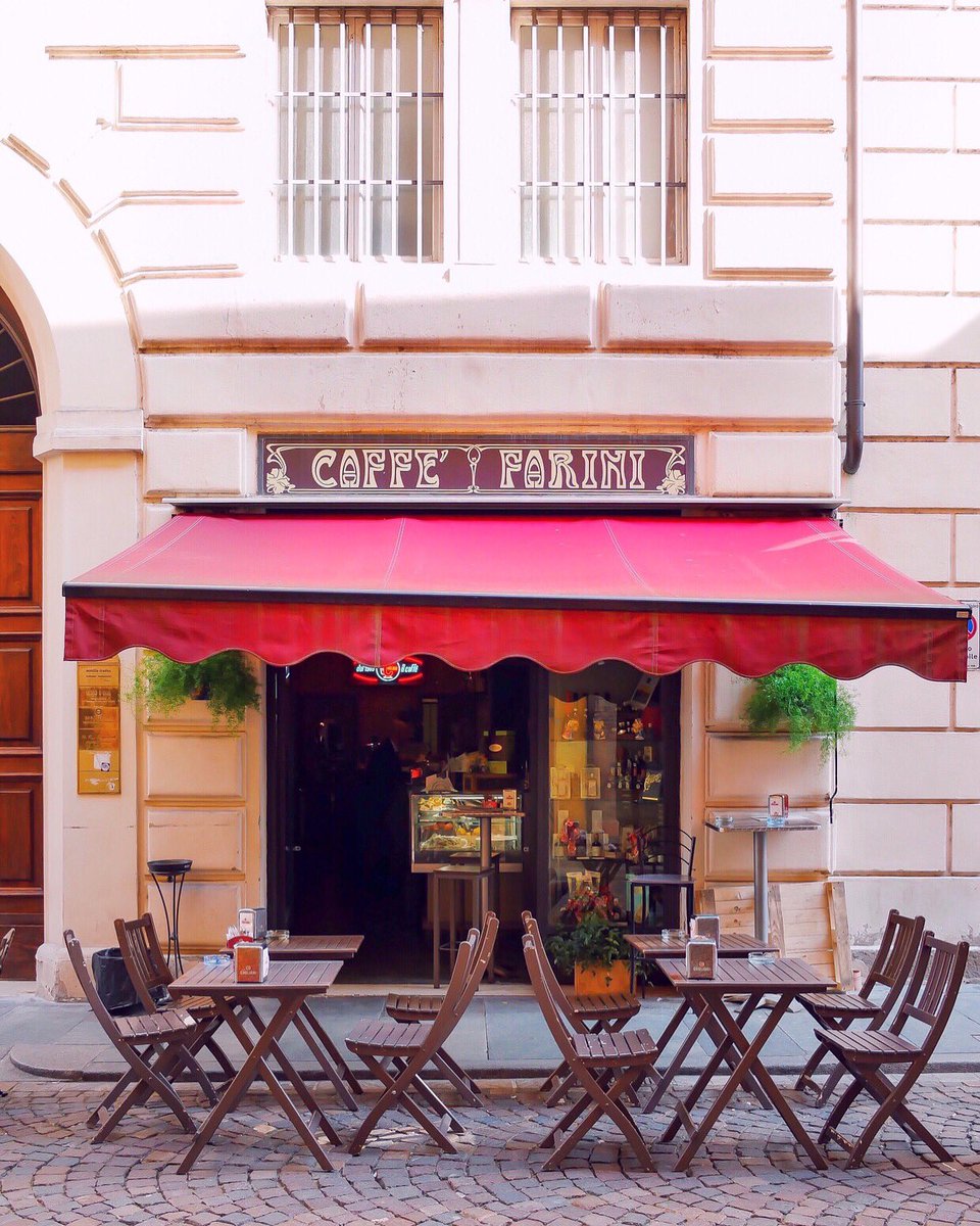 Svegliarsi presto, uscire nelle prime ore del mattino per godersi le temperature migliori, fare una passeggiata, prendere un caffè al bar, rimanere rapiti da scorci che sanno di quotidianità... questa è per me l’estate in città 😊🎈#modena #inEmiliaRomagna