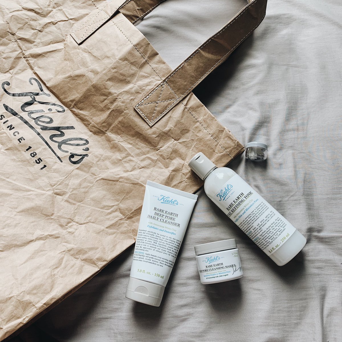 bew_varaporn's tweet photo. Kiehl's ออกโปรดักส์ใหม่ร่วมกับ John Legend 💚 Rare Earth- Made Better เป็นมาร์คพอกหน้าอันดับหนึ่งของทางแบรนด์ รุ่นลิมิเต็ด เอดิชั่น 
-รายได้จากการจำหน่าย 1 กระปุก = 100 บาทบริจาคให้กับมูลนิธิสืบนาคะเสถียร
-ฉลากติดฝาเป็นรีไซเคิลเข้า 100%  ส่วนตัวกระปุก 30% ทำมาจากพลาสติกรีไซเคิล https://t.co/kotjEpc2gG