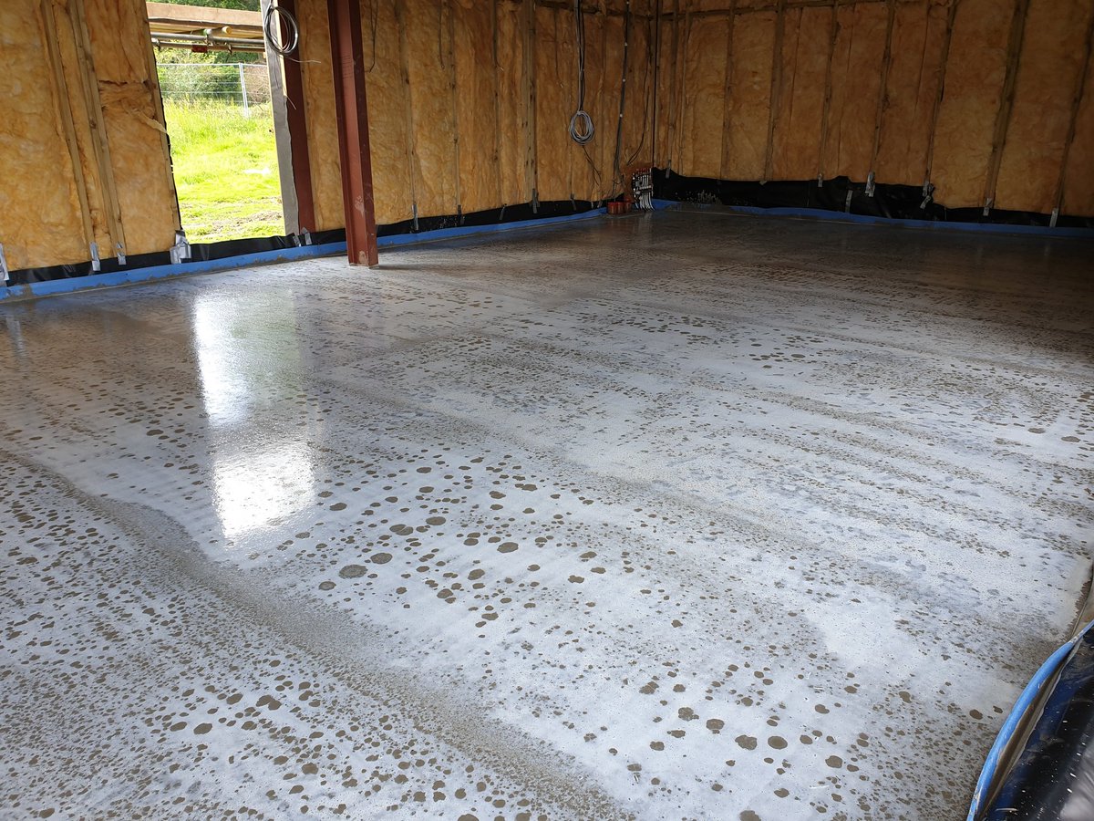 A pour we did this week, all for a 4d golf simulator. <a href="/longfloor/">Longfloor</a> cementitous screed, delivered by <a href="/AxtellLtd/">Axtell Ltd</a>