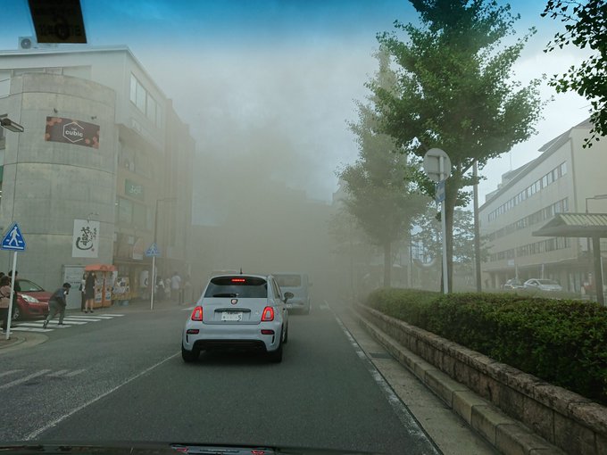 桂駅付近の火事で大量の煙が充満している現場の画像