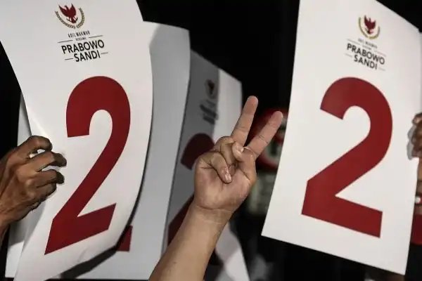 jansen_jsp's tweet photo. SAHABATKU.. 9 bulan ini kita telah berjuang bersama. Yg terbaik telah kita beri namun jalan sejarah belum berpihak pd kita. Pada hal KEBENARAN kita menang untuk itu kita tak akan pernah patah! Maaf jika selama perjuangan ini saya ada salah &amp; belum maksimal. Terimakasih saudaraku. https://t.co/jRdjxKVg4M