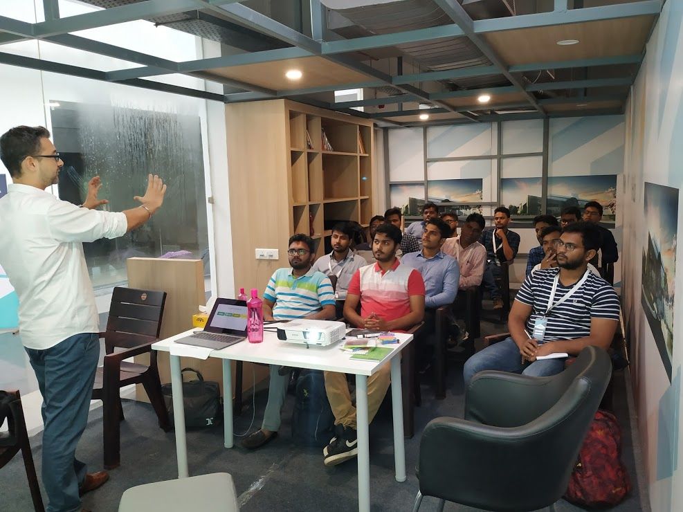 ihubinc's tweet photo. Week 2: Build Your MVPs with @JagbirLehl. This fantastic HandsOn session saw our founders teaming up with other founders to build a prototype based on themes given by our facilitator. @startup_odisha https://t.co/qcF44sBSG7
