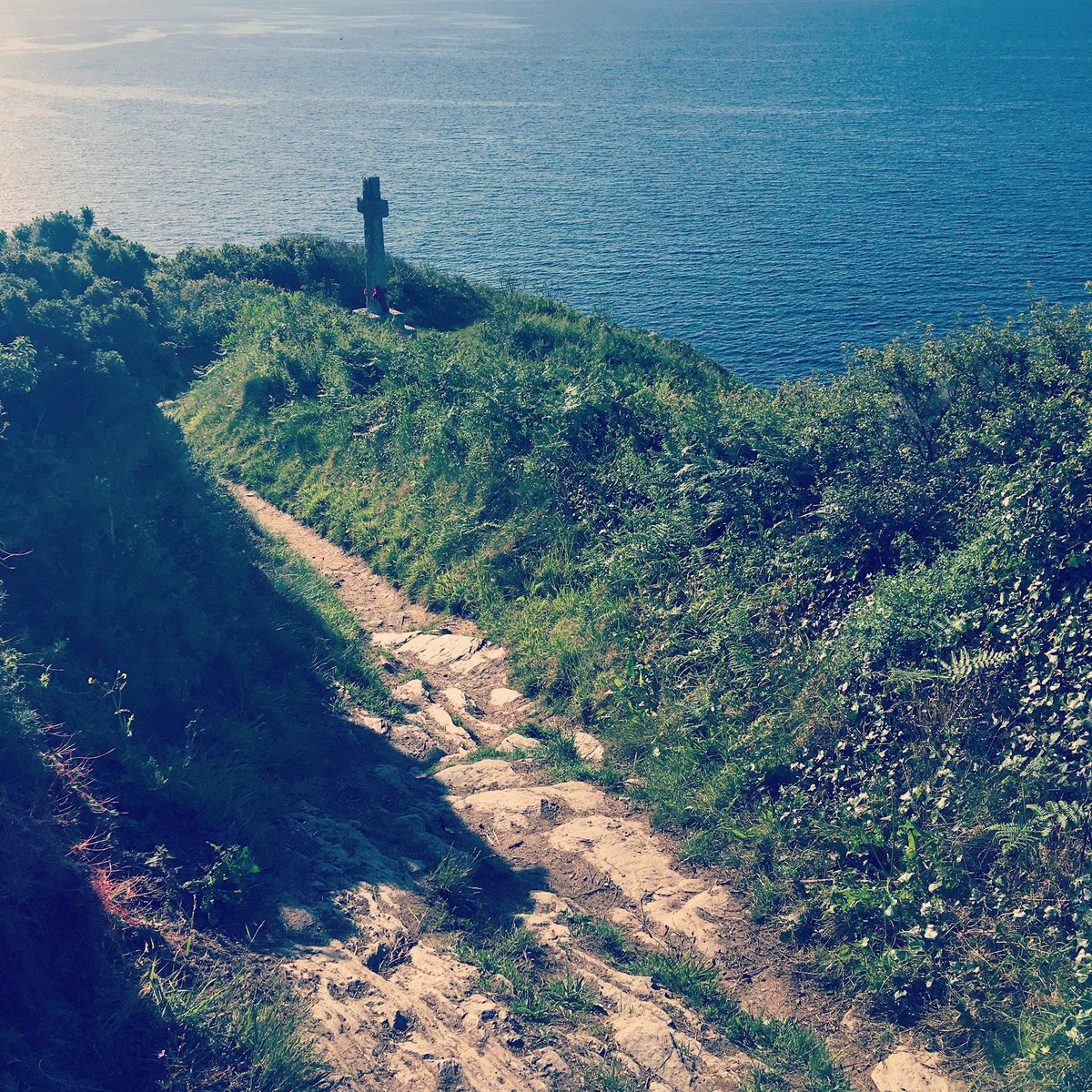 walkswithethel's tweet photo. Polperro Parish War Memorial Cross. 

Situated on a slight outcrop, it’s prominent position provides an impressive dedication to those commemorated. 

Featured in our ‘Walks with Ethel�� article in July’s edition of Cornwall Today magazine. 

#cornwalltoday #walkswithethel https://t.co/VRORTQWufS