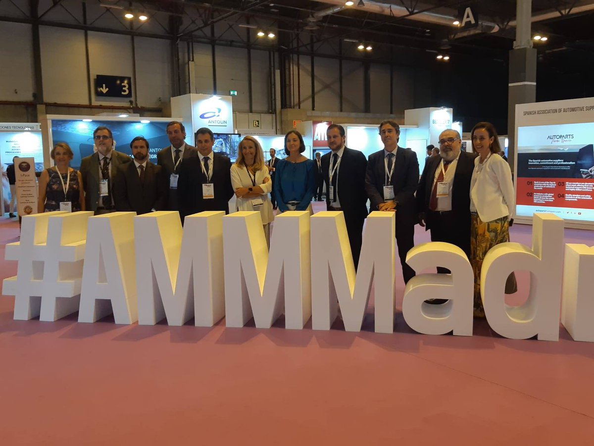 sernauto's tweet photo. 🙋♀️🙋♂️¡Somos sociedad, somos economía! La industria de automoción, suma. Máximo dinamismo profesional y empresarial en los dos días que ha durado el #AMMMadrid. ¡Gracias a todos los participantes! ¡Hasta la próxima edición! Nos quedamos con grandes imágenes para recordar... https://t.co/r4tDj3KuiT