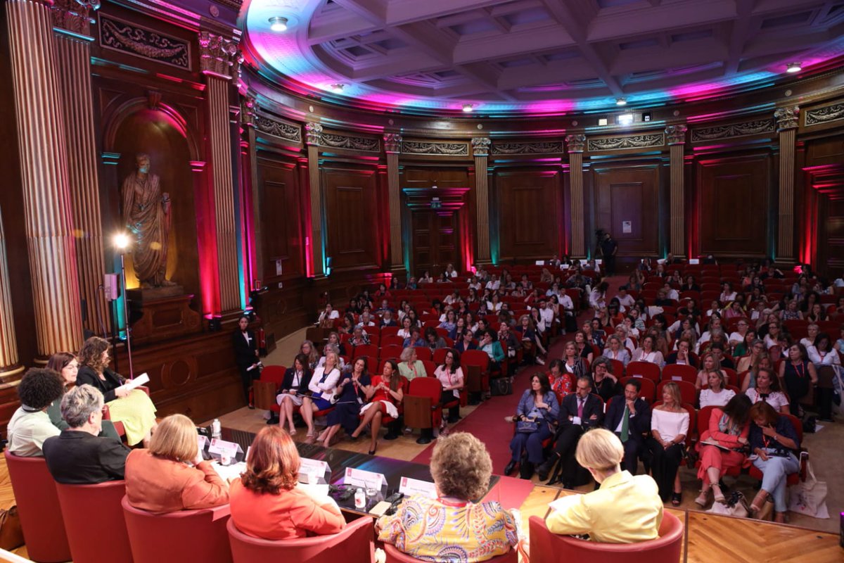 icam_es's tweet photo. El #ICAM participa con las diputadas de la Junta de Gobierno, @cerrillos_val y @MariaSegimon en el #WomenICAB19 en Barcelona, un evento que reúne referentes para destacar y potenciar el talento femenino en nuestra sociedad #TimeIsNow https://t.co/VR3rTvn3wj