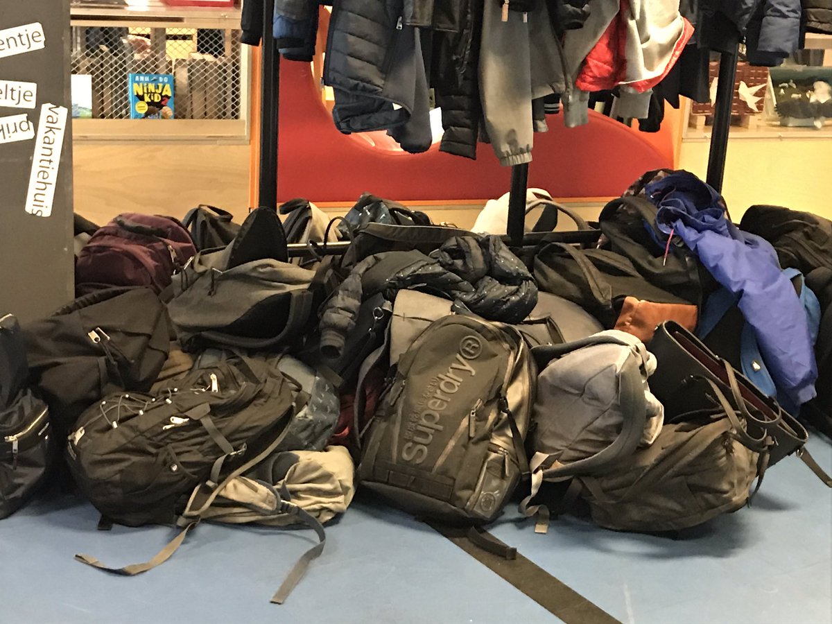 debiebhoorn's tweet image. @debiebhoorn was gistermiddag omgebouwd tot the place te be voor het VMBO. Hiphop met een schurend randje! De andere kant van de Gouden Eeuw.