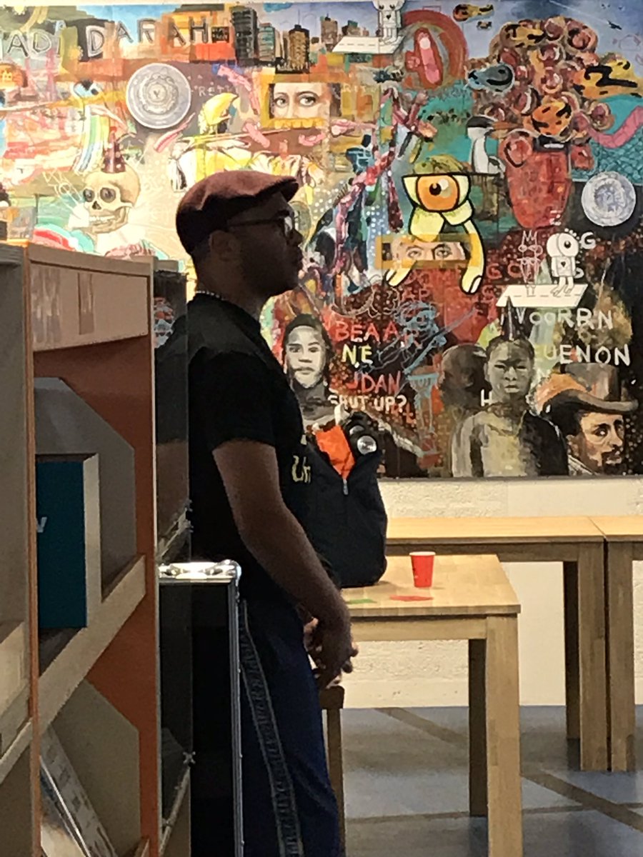 debiebhoorn's tweet image. @debiebhoorn was gistermiddag omgebouwd tot the place te be voor het VMBO. Hiphop met een schurend randje! De andere kant van de Gouden Eeuw.