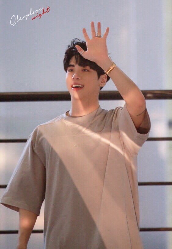 jjonglovemail's tweet photo. #jjongtime ☀️ https://t.co/tLD4CZbqBa