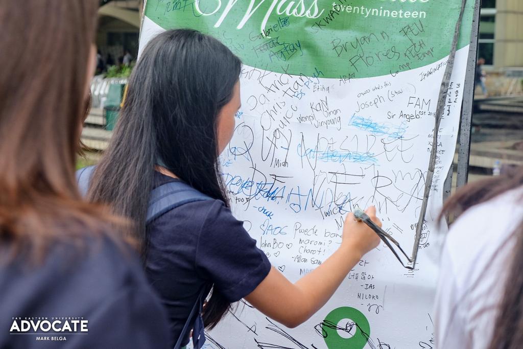 FEUAdvocate's tweet photo. NOW: Send-off festivities hosted by Far Eastern University Central Student Organzation (FEUCSO) and other Institute councils continue at the FEU Plaza this Friday afternoon.

#FEUBaccMass2019
#FEUClassOf2019 https://t.co/p57XpXKRJj
