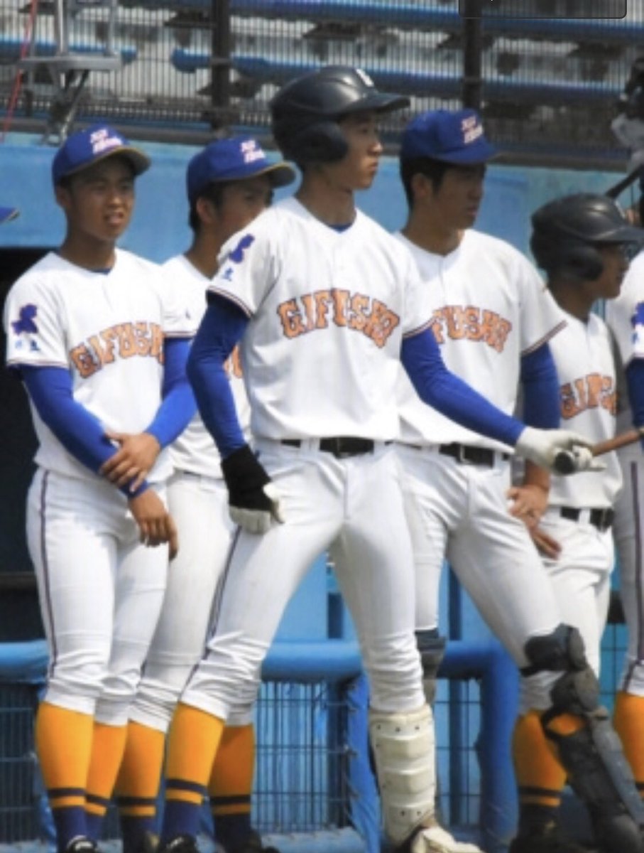 今年の県立岐阜商業の野球部ユニフォームなんか秀学館と同じ