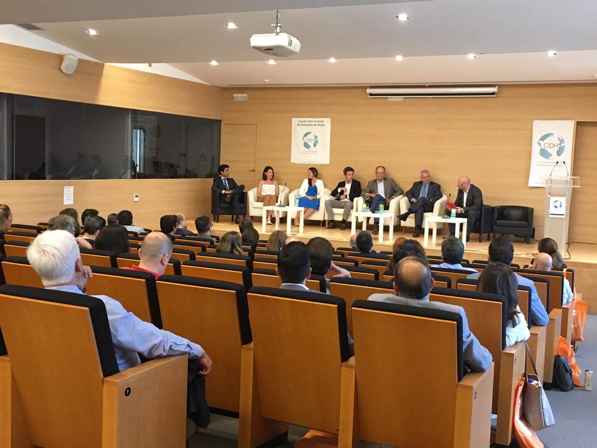Interesantes opiniones sobre lo que la innovación y la tecnología suponen para el sector hotelero. Gracias a los hoteles participantes en la Jornada CIDH. Esperamos poder contar con su colaboración con #AndalucíaLab para seguir avanzando en mejorar estos aspectos.