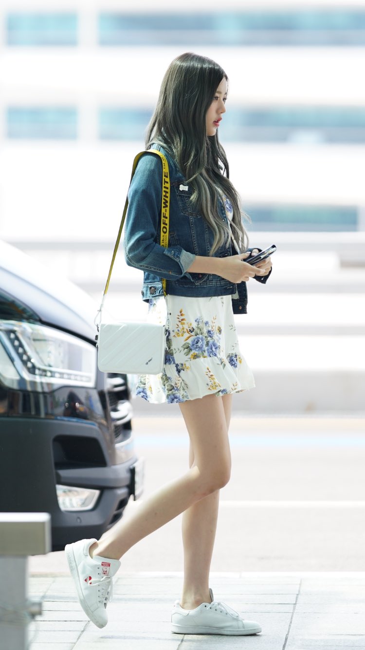 【 JEANS】★ICONIC DENIM SHOULDER BAG★ウォニョン着用★ トミージーンズがIVEのウォニョンをアンバサダーに起用 新