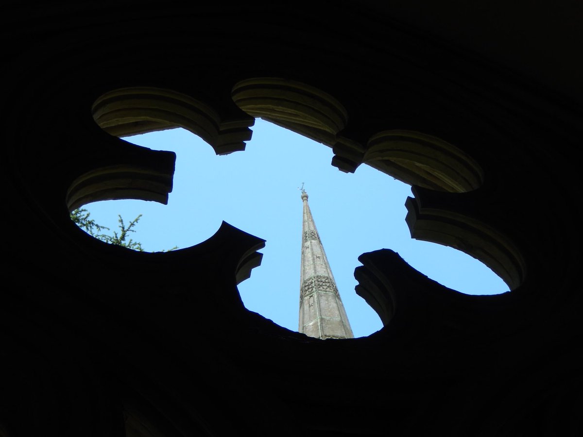 kbwoodnews's tweet photo. #drawing the streets #salisbury
#walk5 #urbanruralexchange
#guildhall to #salisburymuseum
-
#kbwoodnews with @jamesaldridge4 
#noticing #portals #reflections #collaboration @casartists  reconnaissance 
for October when #tbwdp19 #regional at salisbury museum @artsTBW @AnitaTaylor_ https://t.co/InrLMSz4Wl