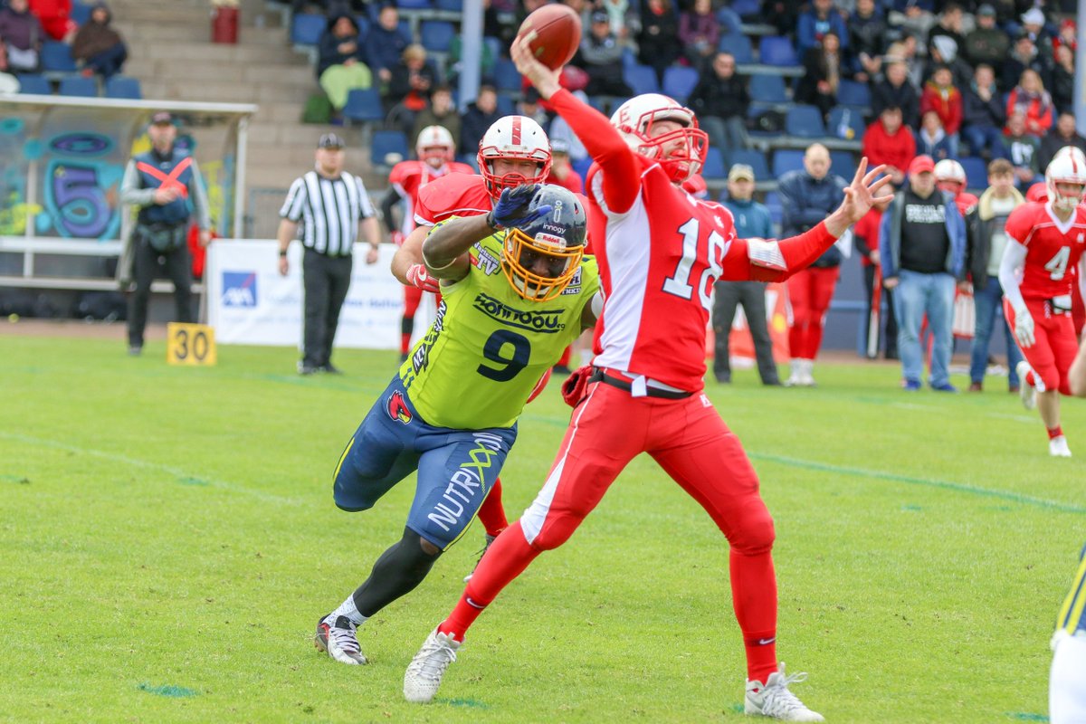 essencardinals's tweet photo. Höllisch heiss 🔥 soll's morgen hergehen, am #HalloisHeimat! Mit eurer Unterstützung 📣👏 wollen die #MeninBlue 💙💛🏈 den @DevilsGE 👿 zeigen, wer Herr im Haus ist 💪 Hier der Vorbericht: https://t.co/upDWYTXXRP
#TrueBlue #RegioWest19 #ACvGD #CardinalsFamily #Ruhrpott #Derby https://t.co/DfJ5Bnrzb7