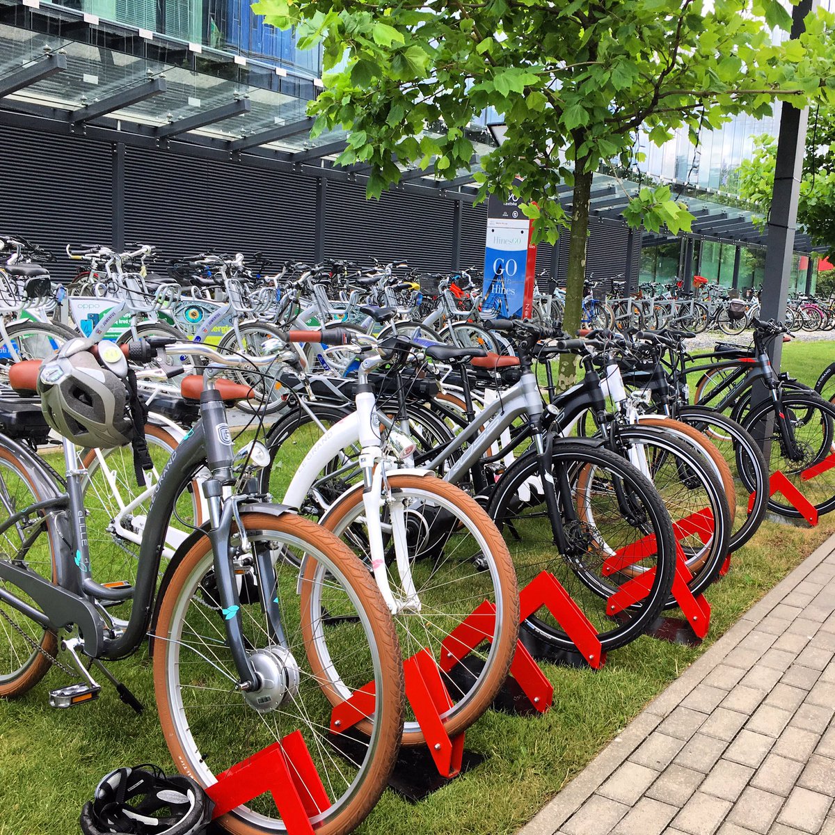 Bike2Box's tweet photo. .#BikeDAY w Nestle House 🚲🚲🚲🚲🚲 #bike2box https://t.co/wZkCZaHWOn