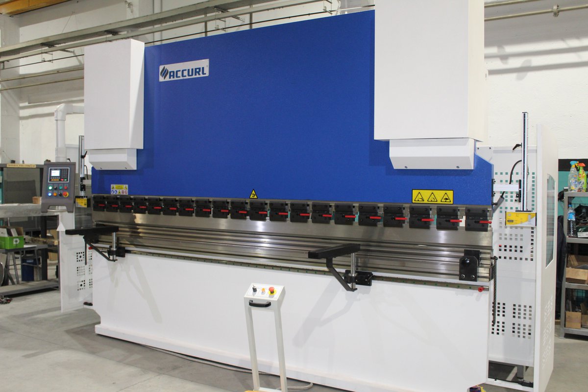 PracValles's tweet photo. Instalada nuestra nueva Plegadora de 4 metros y 200 Toneladas, gracias a nuestros amigos de @Sidercorte https://t.co/NbQPyHvQ46