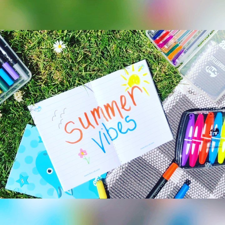 Are you feeling them? ☀️ . . . . . . . . . . . . . . . #deskessentials #summervibes #summer #sunsout #garden #park #doodleoftheday #stationerylover #stationeryaddict #pens #brushpens #calligraphy #calligrapghyvideo #drawingvideo #sunshine #drawingoutside #fineliners #bulletjourna